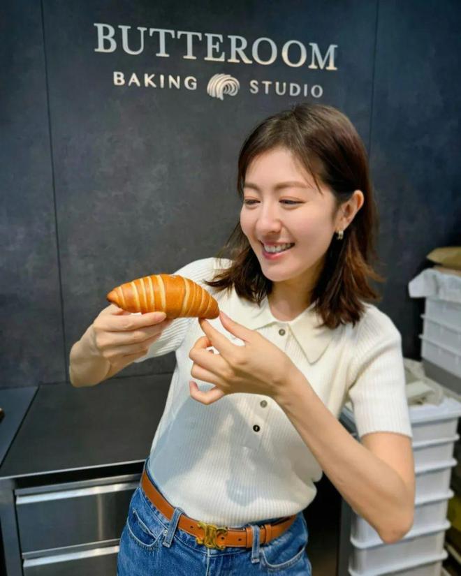 司店做烘焙师新店开张获容祖儿旧爱现场支持爱游戏appTVB离巢视后转行开日式吐