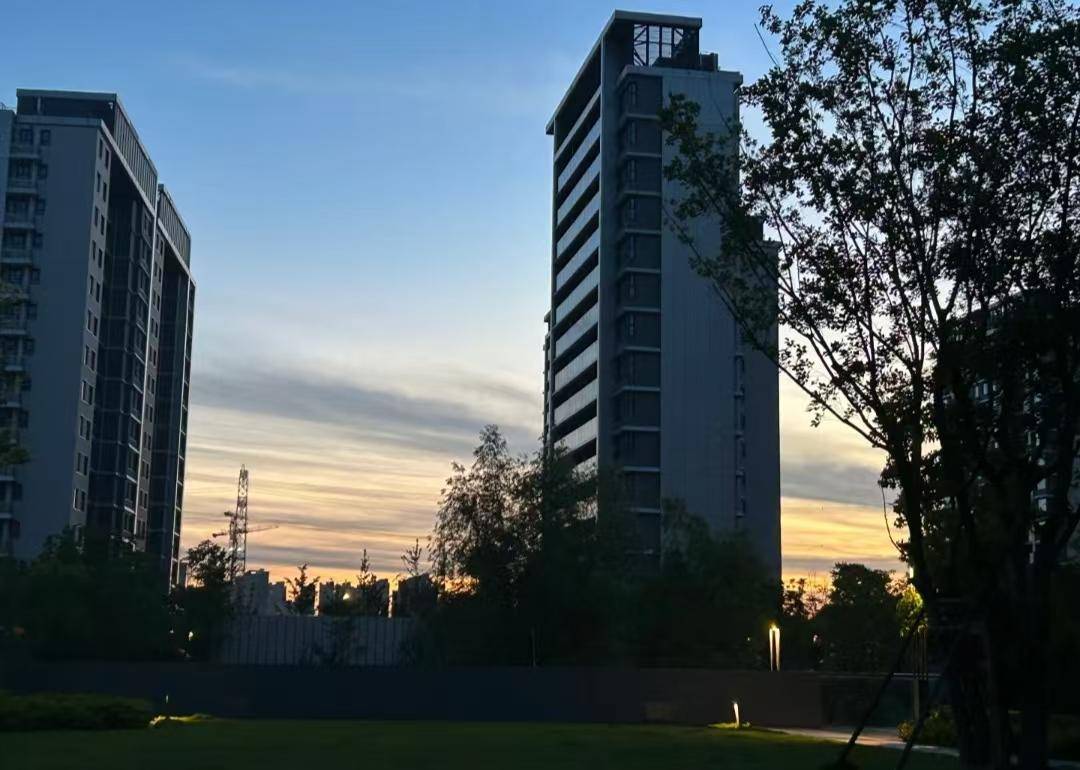 话→楼盘百科→首页网站→楼盘百科→首页网站→处24小时热线爱游戏app登录兰香湖二号售楼处电话→兰香湖二号售楼中心电(图33)